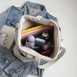 Tilda – Bolsa de mano acanalada con detalle de cordón