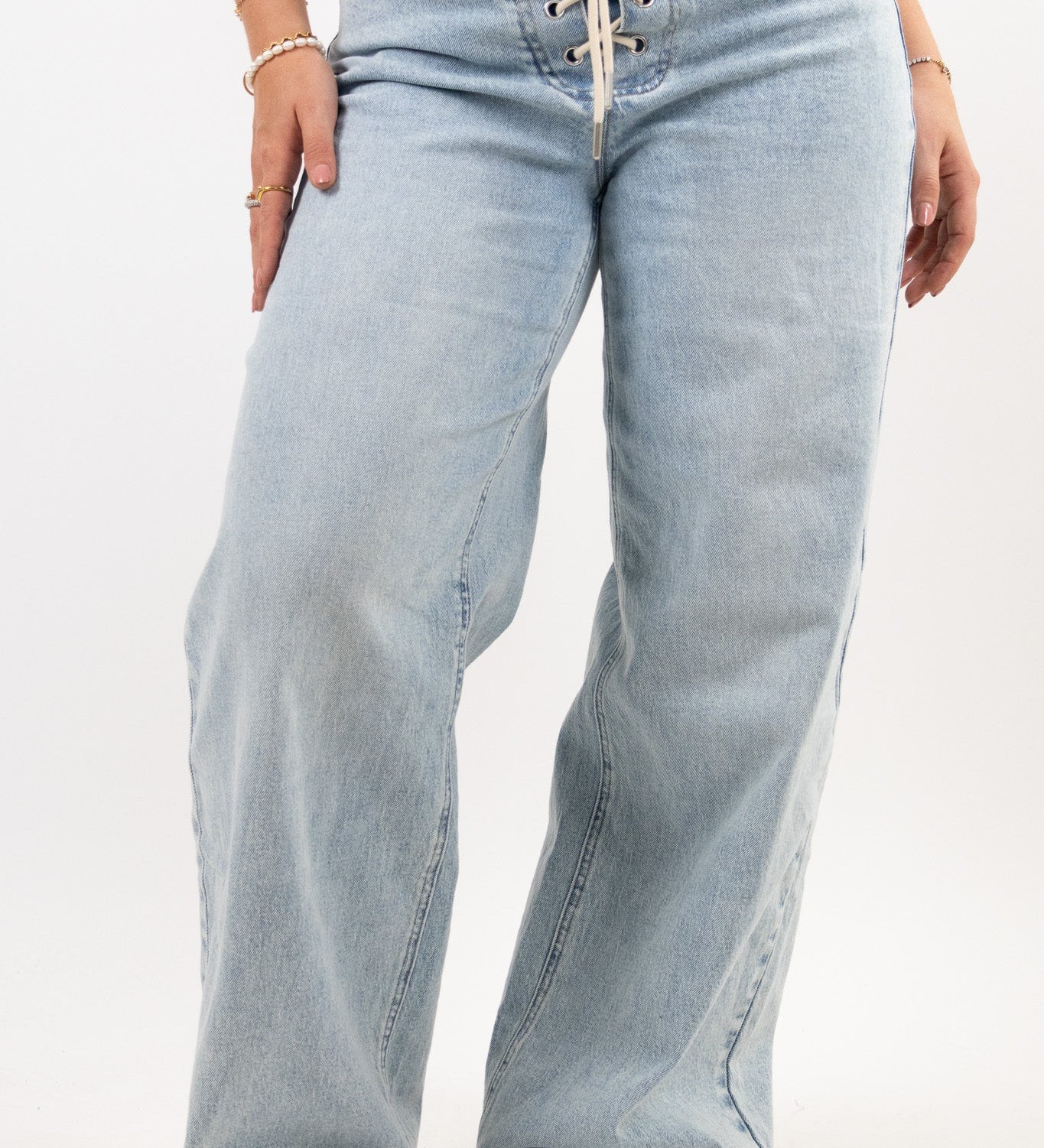 Aurora – Jeans wide leg con cordones frontales